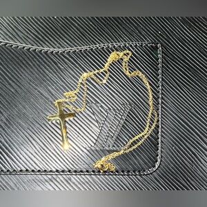 Beautiful NWT Gold Plated Cross Necklace.